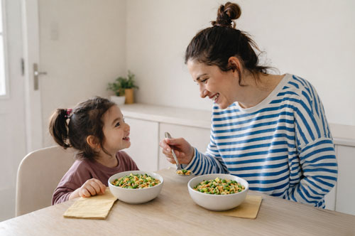 Pasta primaveral de vegetales fresca y fácil